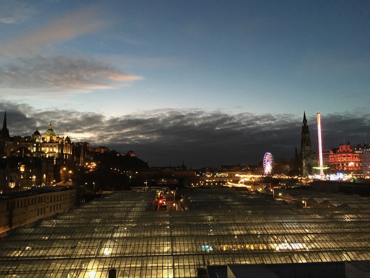 爱丁堡火车站(Waverley Station)