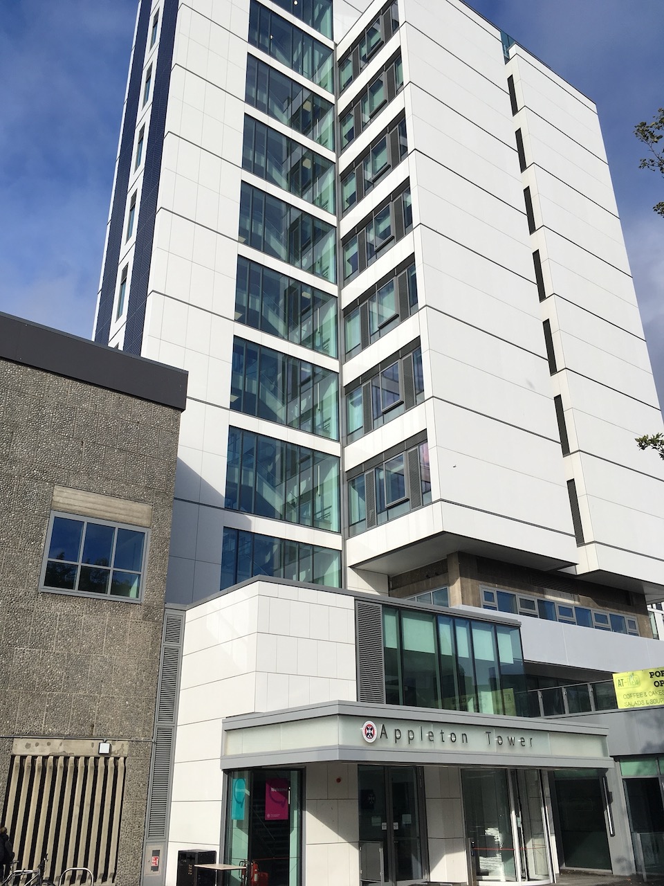 Informatics学院的教学楼Appleton tower，9层楼在爱宝已经很高了