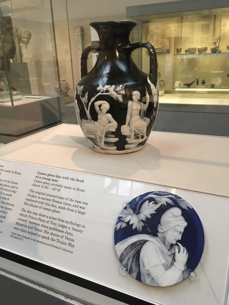 古罗马时期（100~ AC）的波特兰花瓶（Portland Vase）