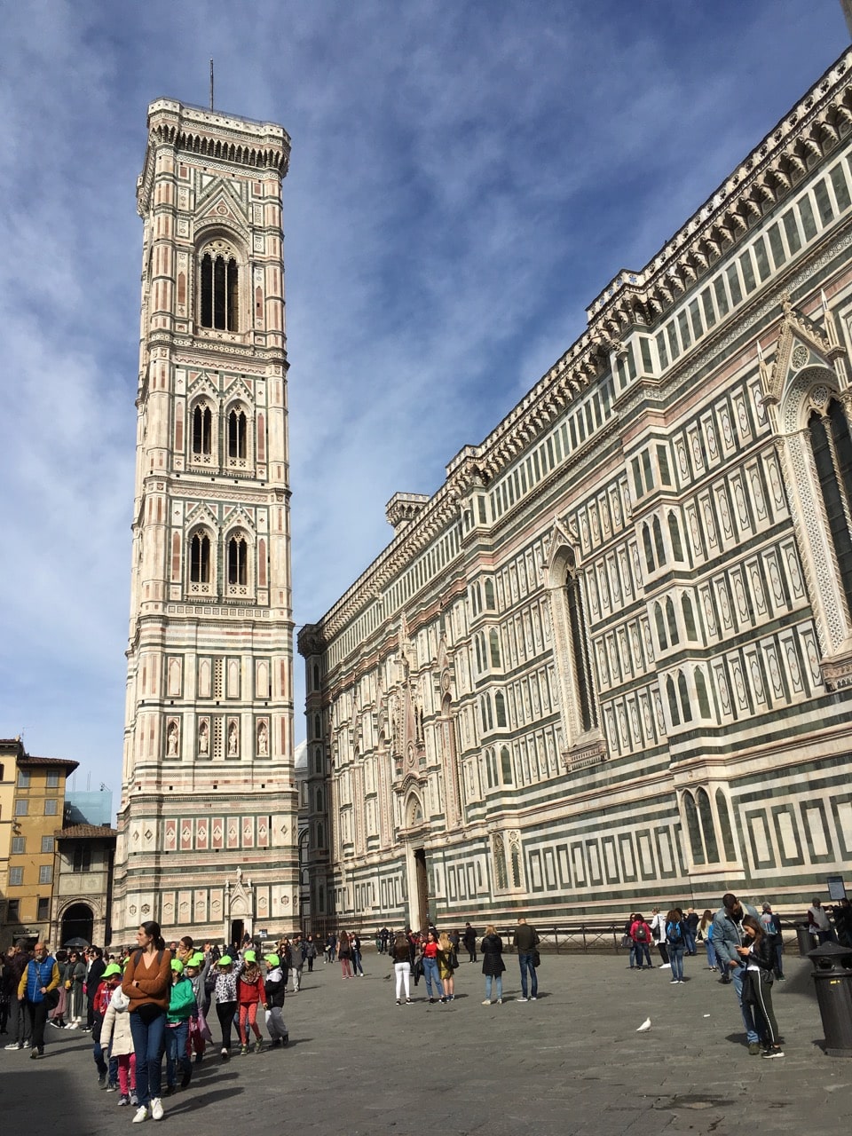 紧邻圣母百花大教堂的乔托钟楼（Giotto's Campanile），由“西方绘画之父”乔托设计，登顶需要买票