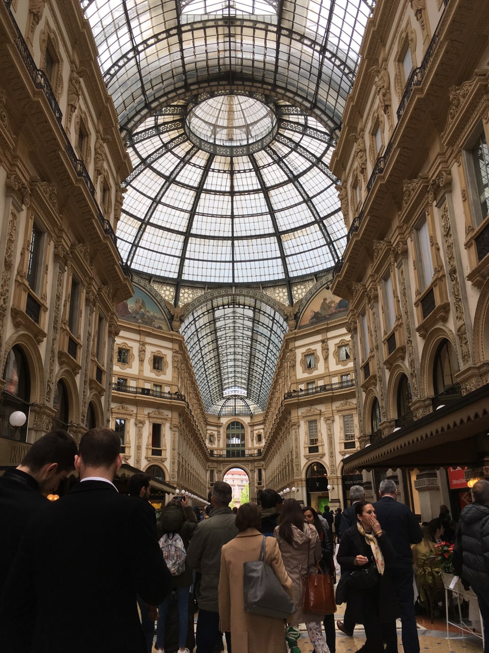 购物圣地——埃马努埃莱二世长廊（Galleria Vittorio Emanuele II），各种大牌，比如Prada，Gucci一应俱全