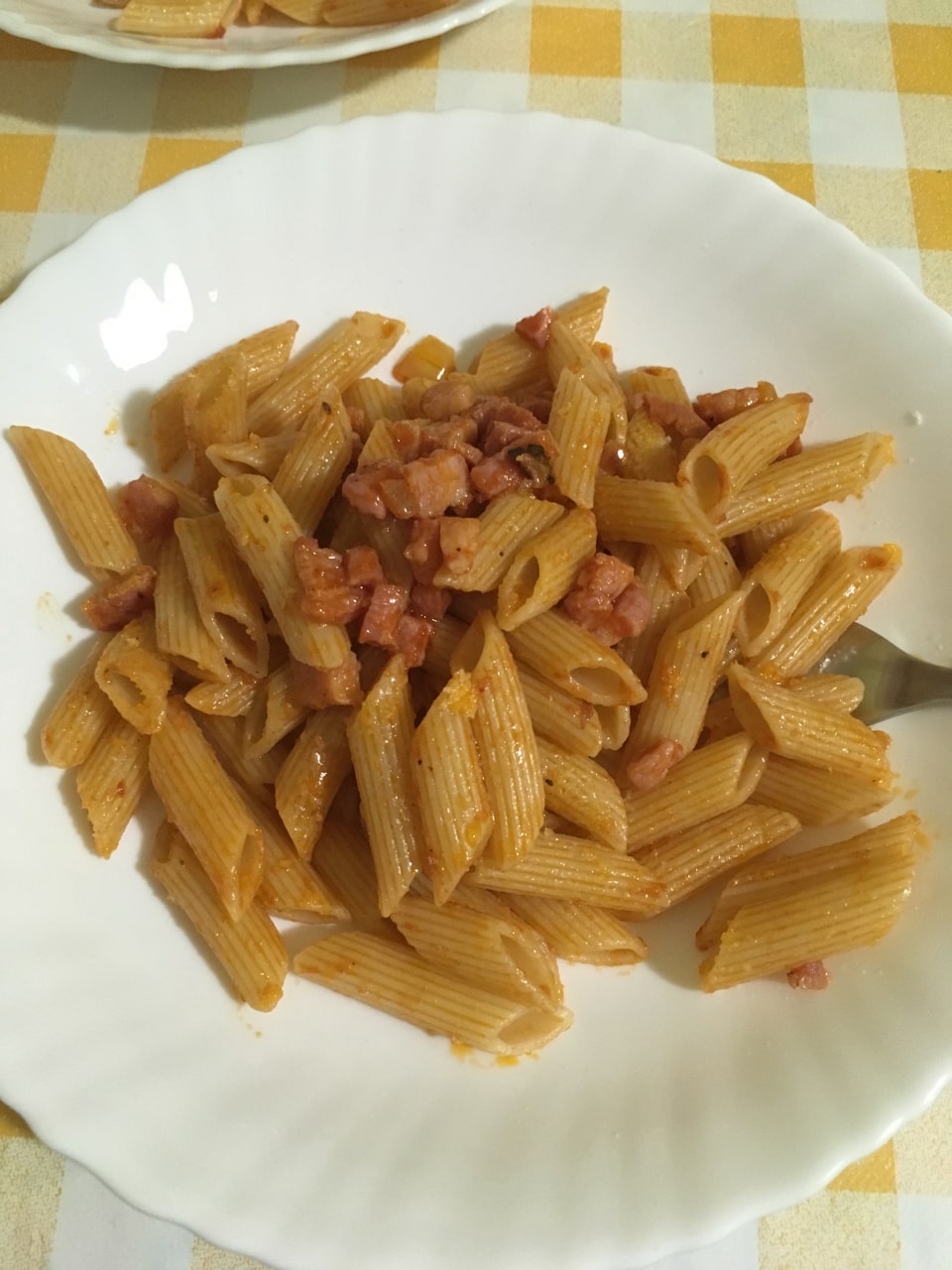 这种pasta叫做all’amatriciana，挺好吃