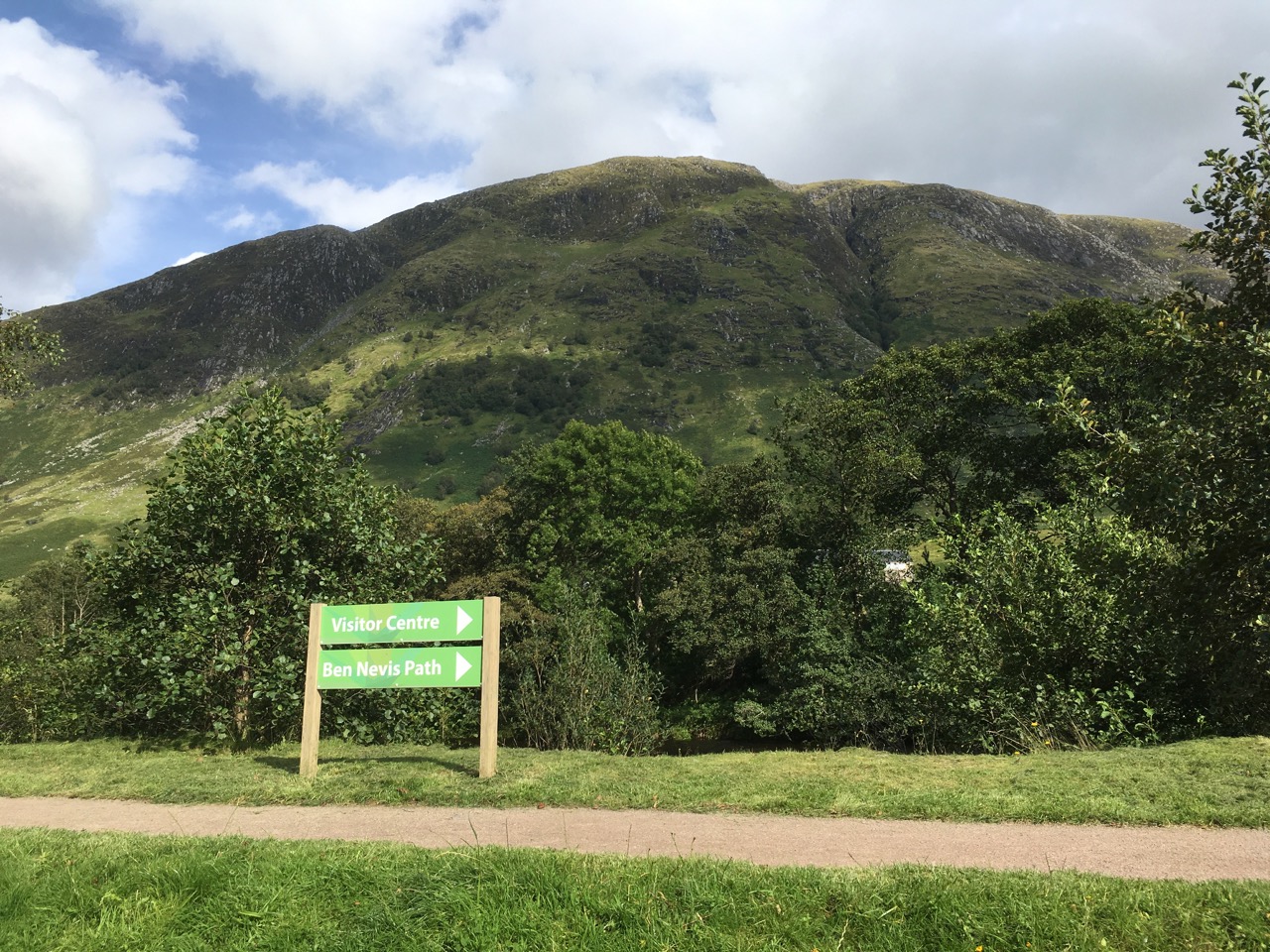 没有打到车，于是从威廉堡步行到了Ben Nevis Visitor Centre