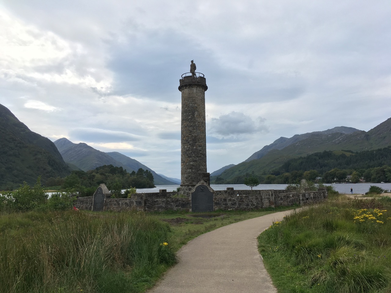Loch Shiel湖畔的Glenfinnan Monument
