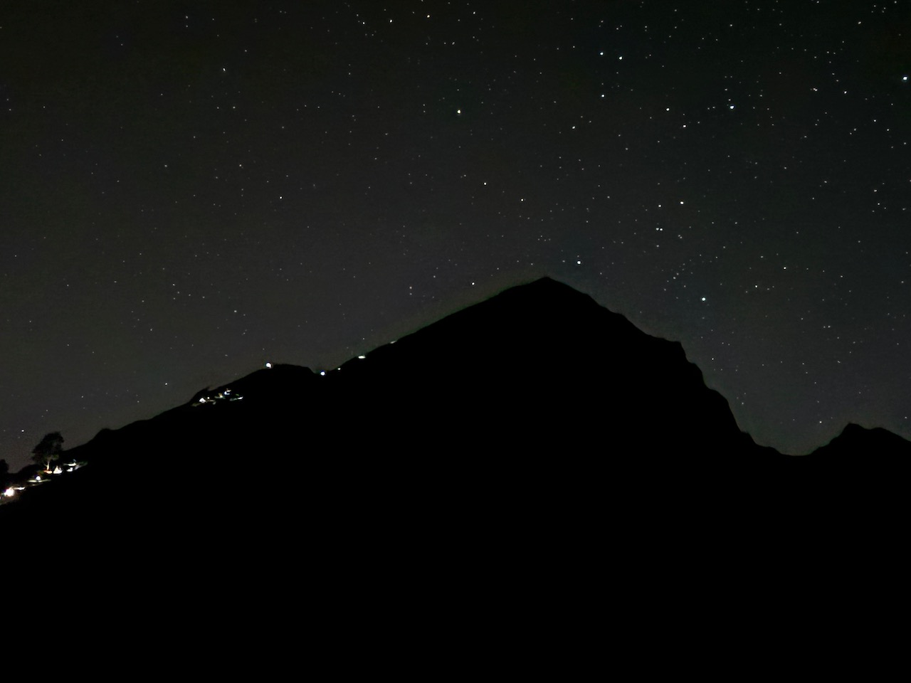 披星戴月的爬山 感觉summit很近了 其实还很远